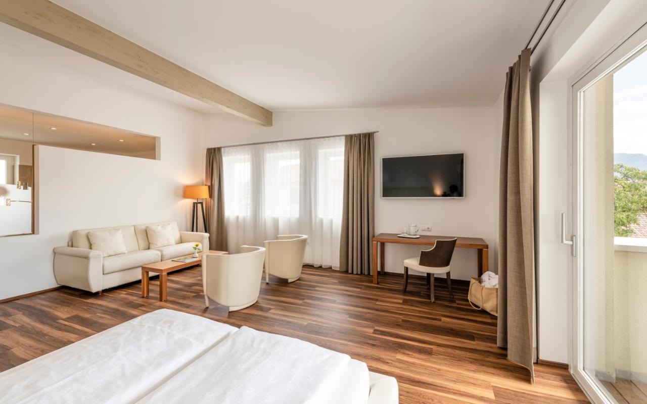 Hotel Mandelhof Appiano Sulla Strada Del Vino Esterno foto