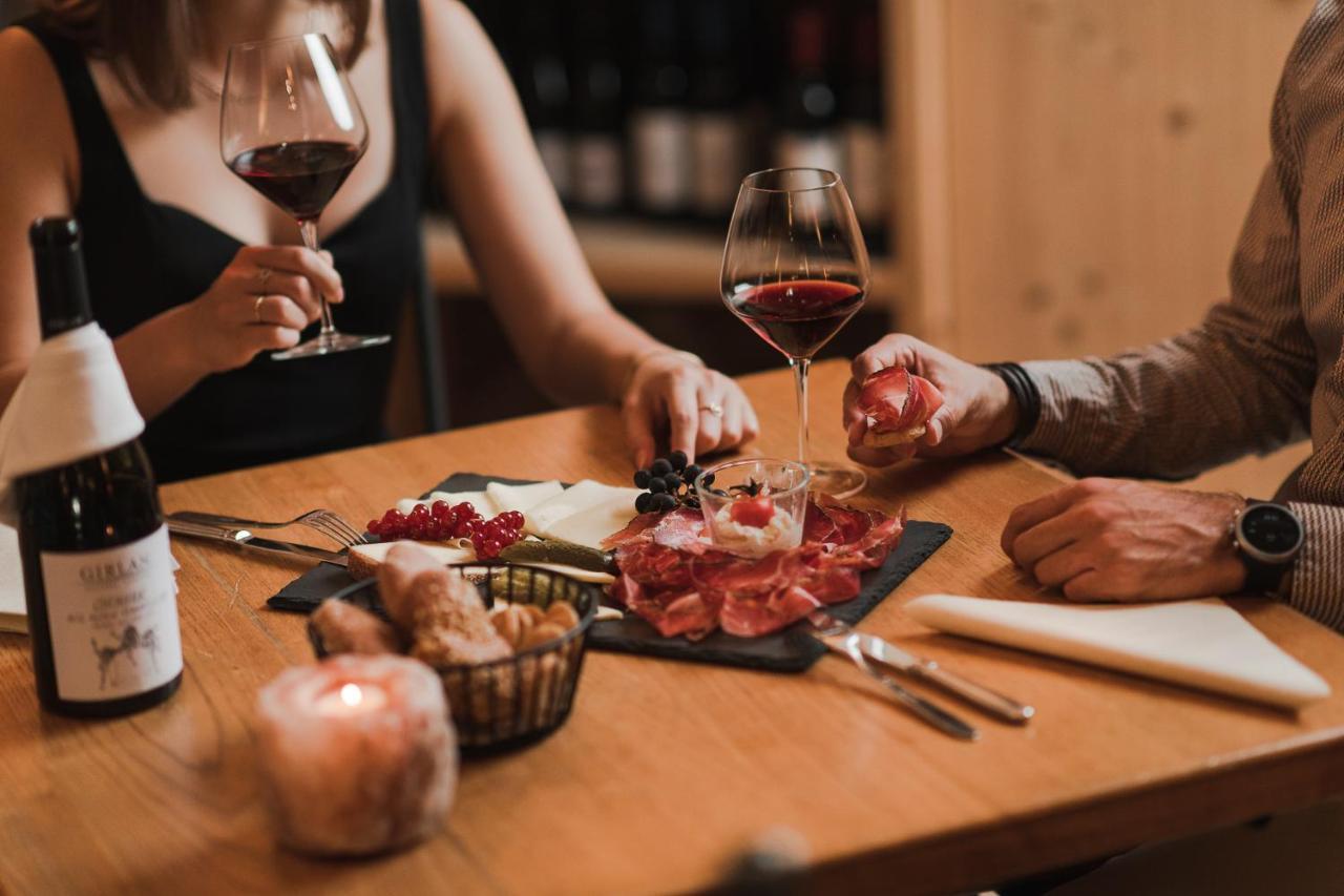 Hotel Mandelhof Appiano Sulla Strada Del Vino Esterno foto