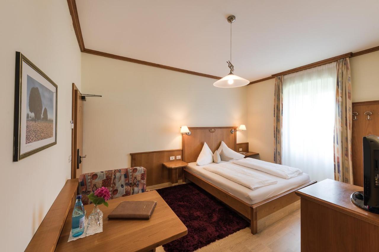 Hotel Mandelhof Appiano Sulla Strada Del Vino Esterno foto