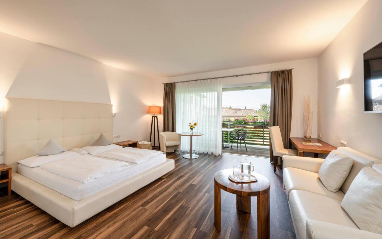 Hotel Mandelhof Appiano Sulla Strada Del Vino Esterno foto