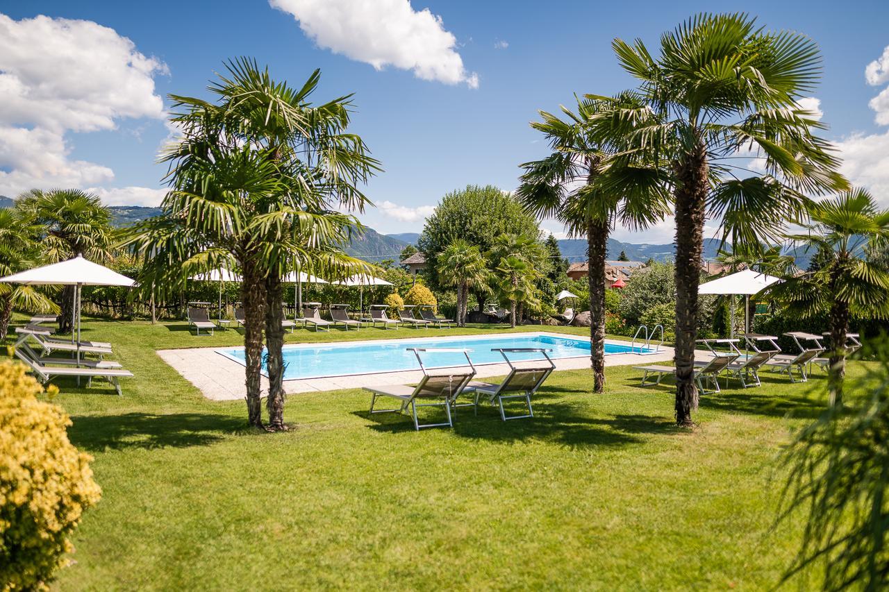 Hotel Mandelhof Appiano Sulla Strada Del Vino Esterno foto
