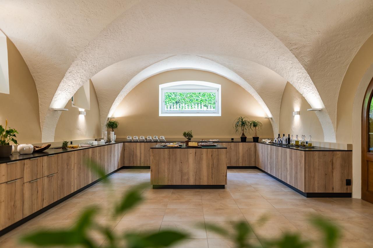 Hotel Mandelhof Appiano Sulla Strada Del Vino Esterno foto