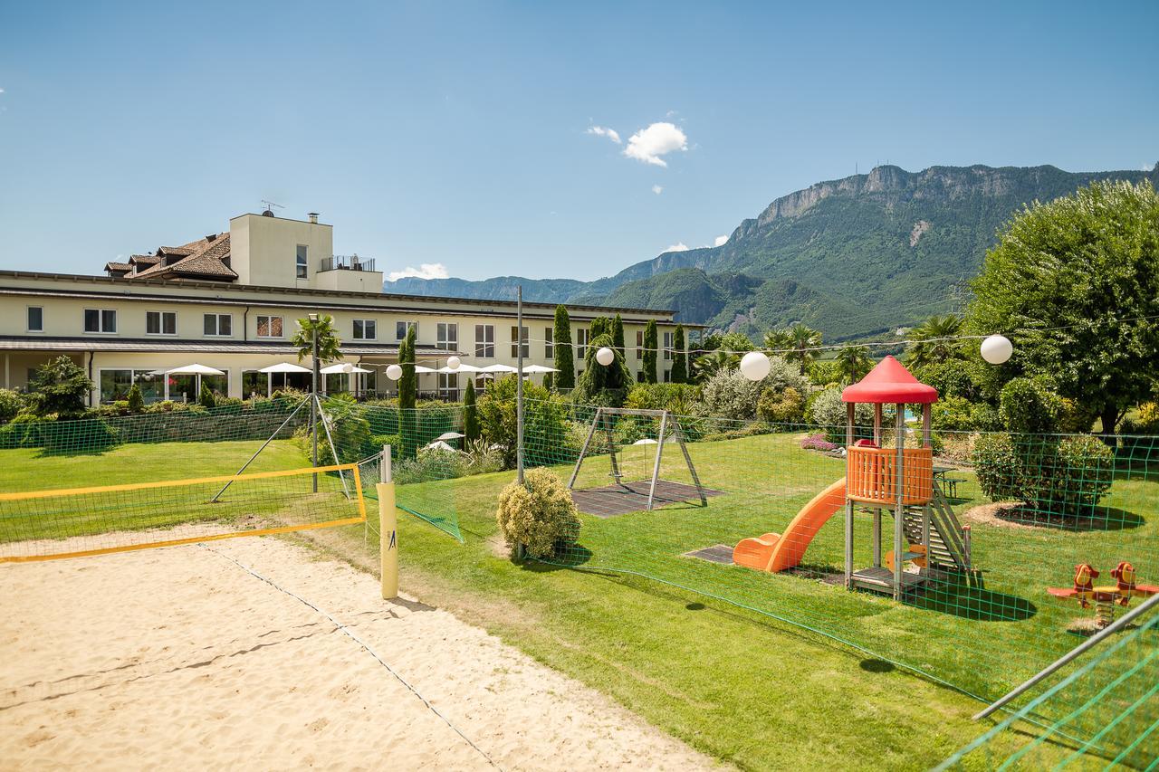 Hotel Mandelhof Appiano Sulla Strada Del Vino Esterno foto